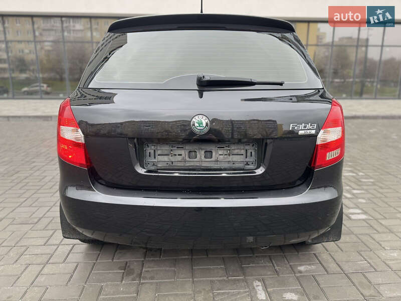 Хэтчбек Skoda Fabia 2008 в Днепре