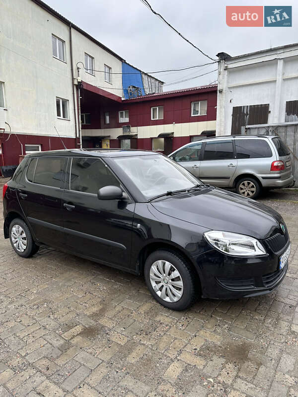 Хэтчбек Skoda Fabia 2011 в Харькове