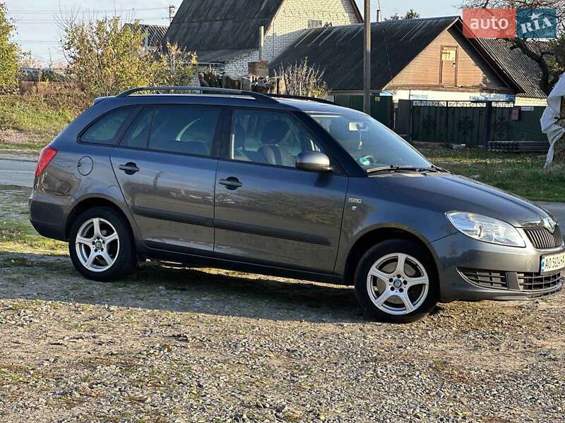 Універсал Skoda Fabia 2011 в Синяві
