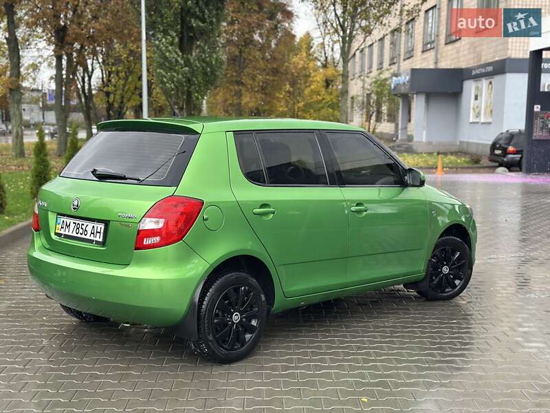 Хэтчбек Skoda Fabia 2013 в Житомире