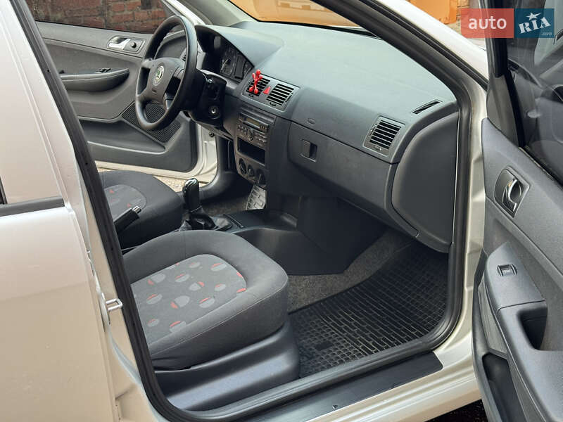 Універсал Skoda Fabia 2004 в Вінниці