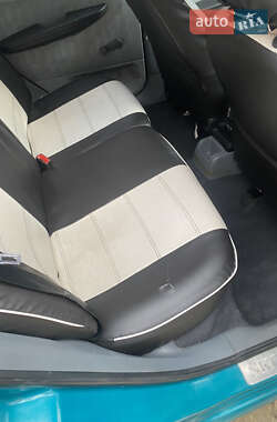 Седан Skoda Fabia 2002 в Тульчине