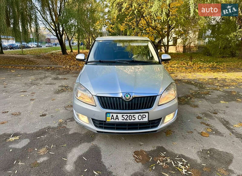 Хетчбек Skoda Fabia 2011 в Києві