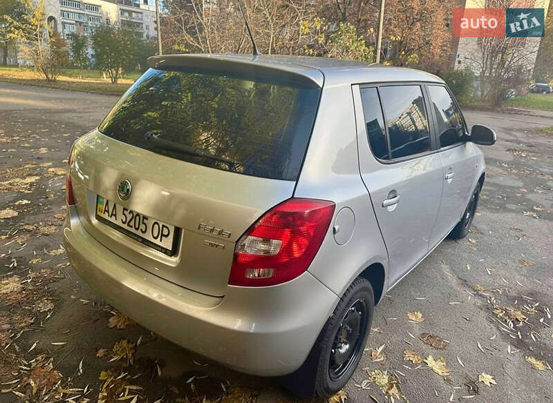 Хетчбек Skoda Fabia 2011 в Києві