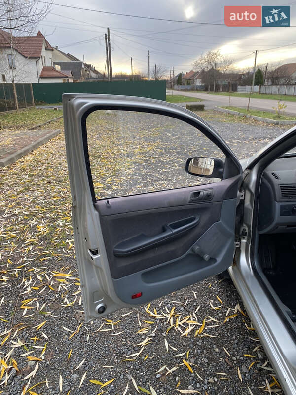 Хетчбек Skoda Fabia 2004 в Мукачевому