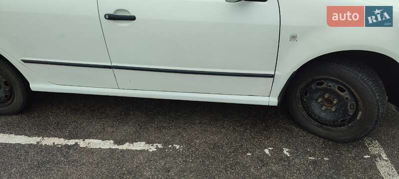 Хетчбек Skoda Fabia 2004 в Кропивницькому