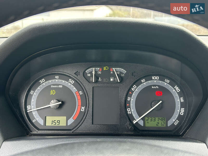 Седан Skoda Fabia 2004 в Вапнярці