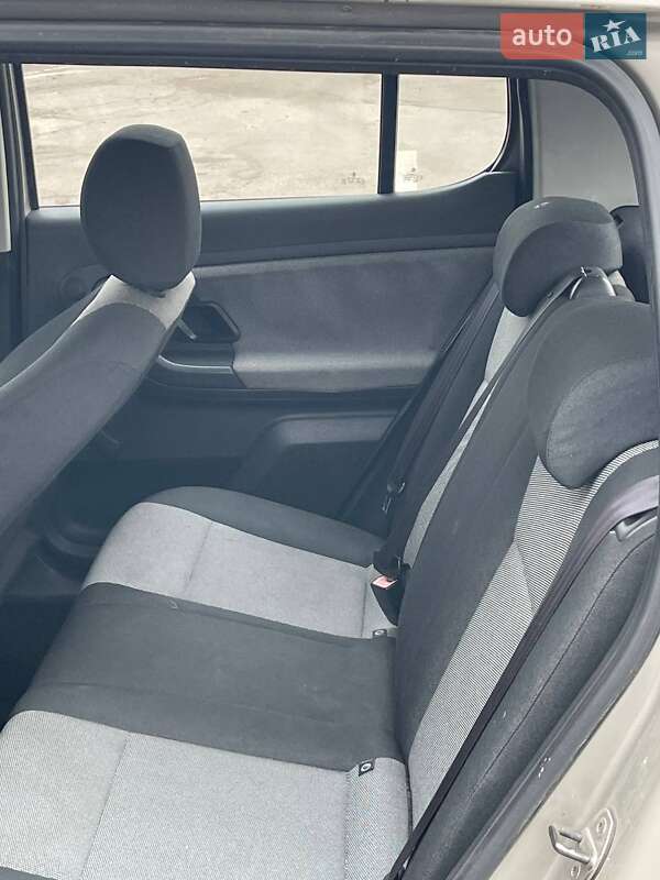 Хэтчбек Skoda Fabia 2010 в Запорожье