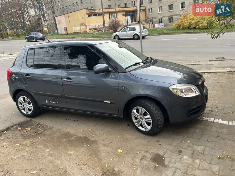 Хэтчбек Skoda Fabia 2009 в Черновцах