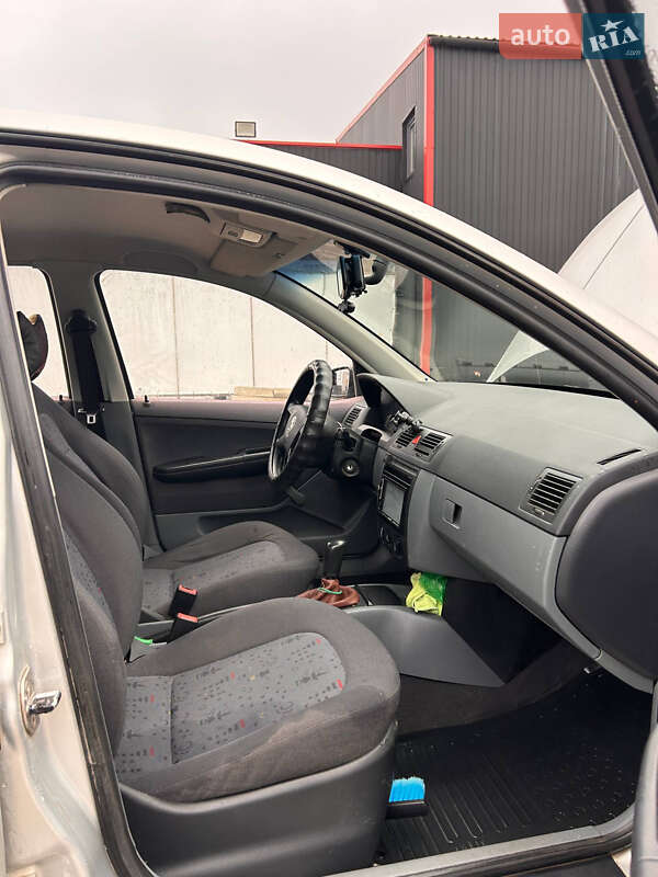 Хетчбек Skoda Fabia 2002 в Тернополі фото 2 Хетчбек Skoda Fabia 2002 в Тернополі