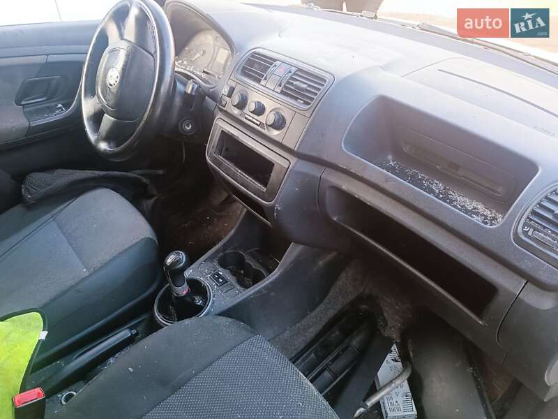 Хэтчбек Skoda Fabia 2010 в Днепре