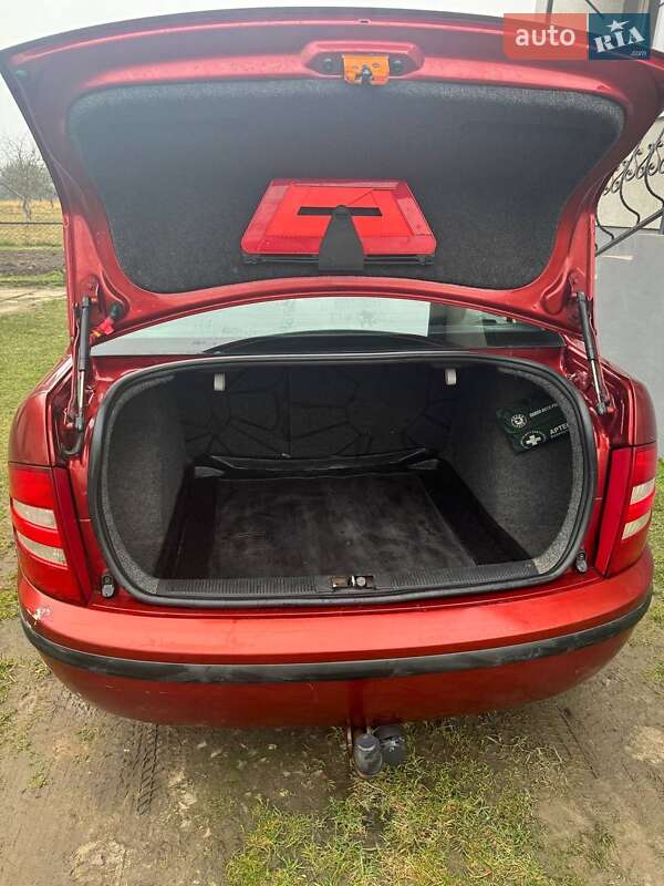 Седан Skoda Fabia 2002 в Золочеве