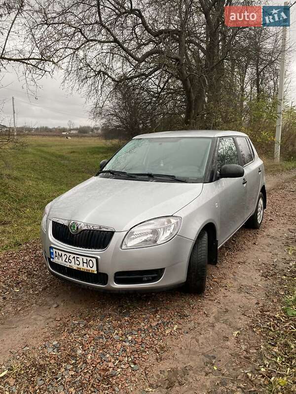 Хэтчбек Skoda Fabia 2008 в Житомире