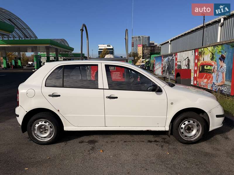 Седан Skoda Fabia 2006 в Киеве