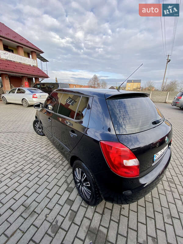 Хэтчбек Skoda Fabia 2012 в Каменке-Бугской