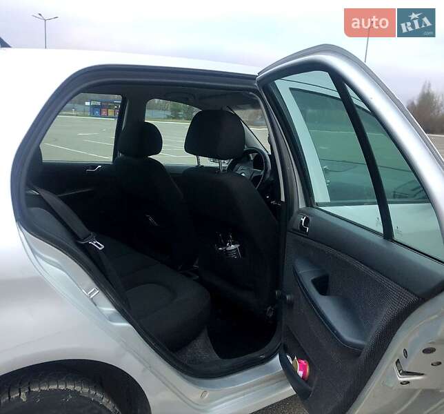 Хэтчбек Skoda Fabia 2005 в Киеве