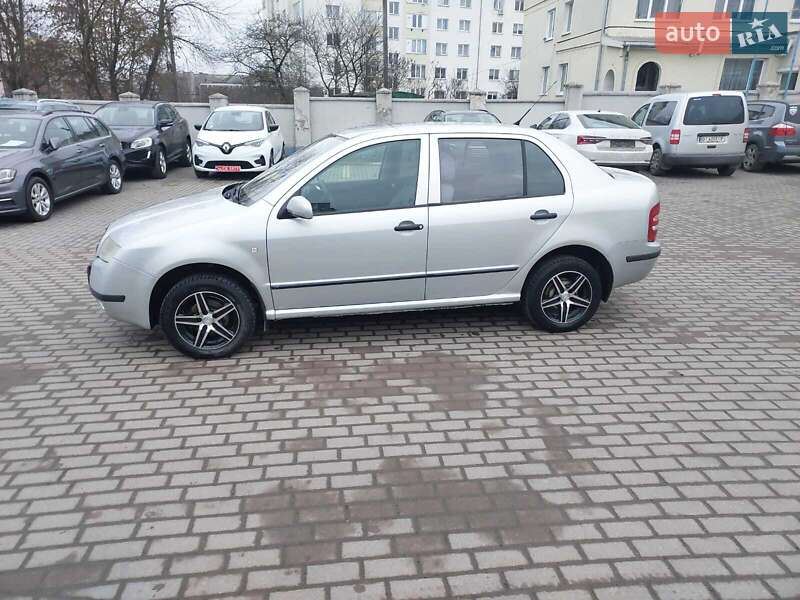 Седан Skoda Fabia 2004 в Калуші