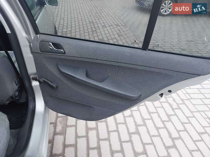 Седан Skoda Fabia 2004 в Калуші