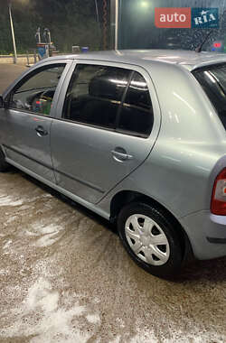Хэтчбек Skoda Fabia 2005 в Киеве