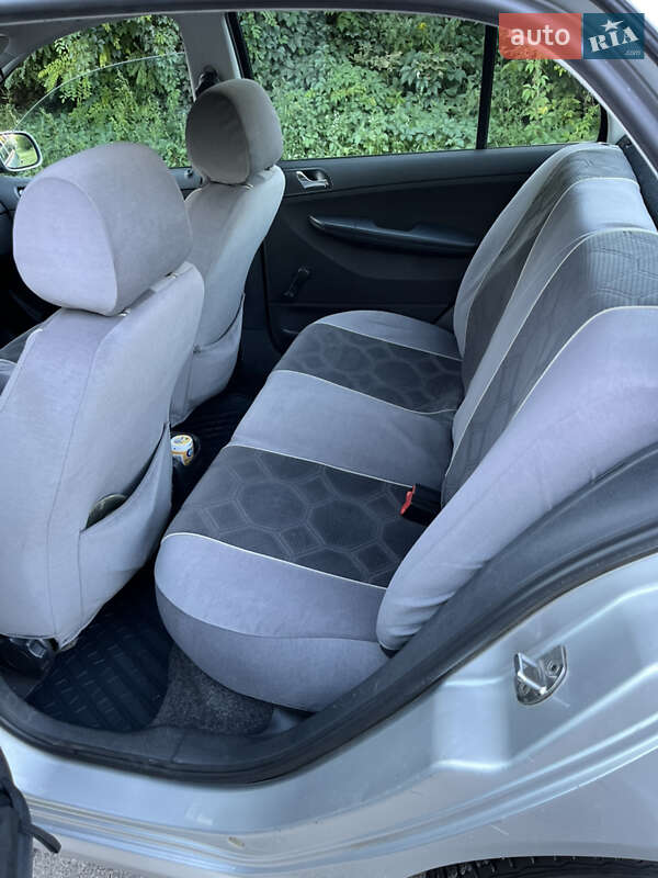Седан Skoda Fabia 2004 в Києві