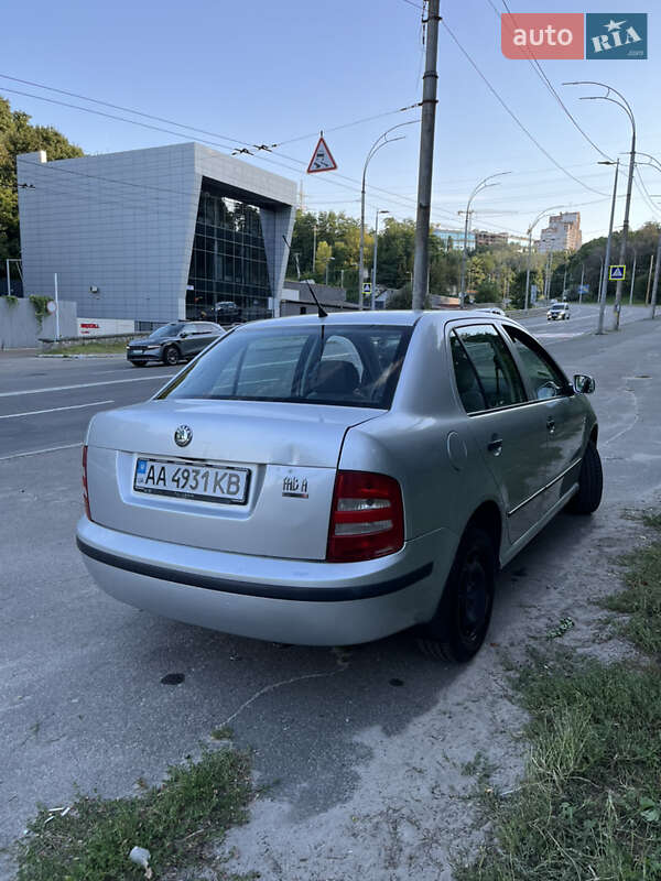 Седан Skoda Fabia 2004 в Києві