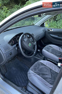 Седан Skoda Fabia 2004 в Києві