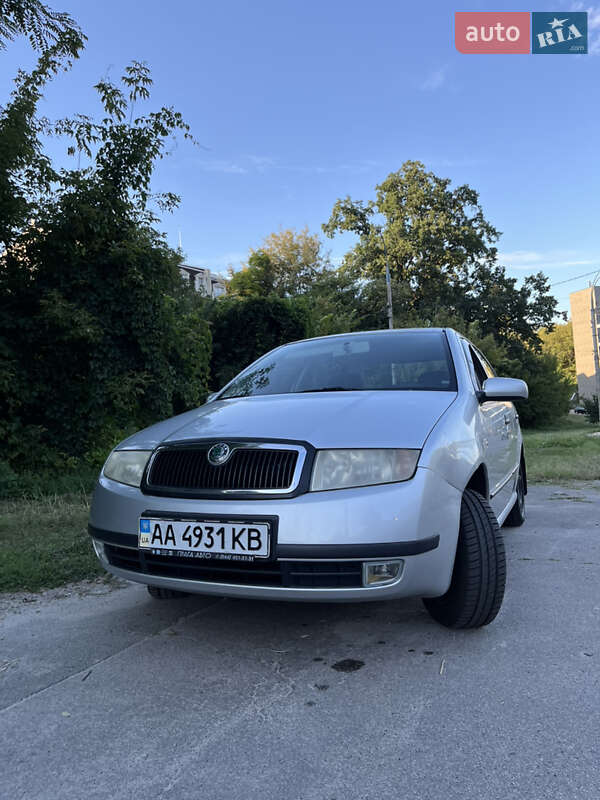 Седан Skoda Fabia 2004 в Києві