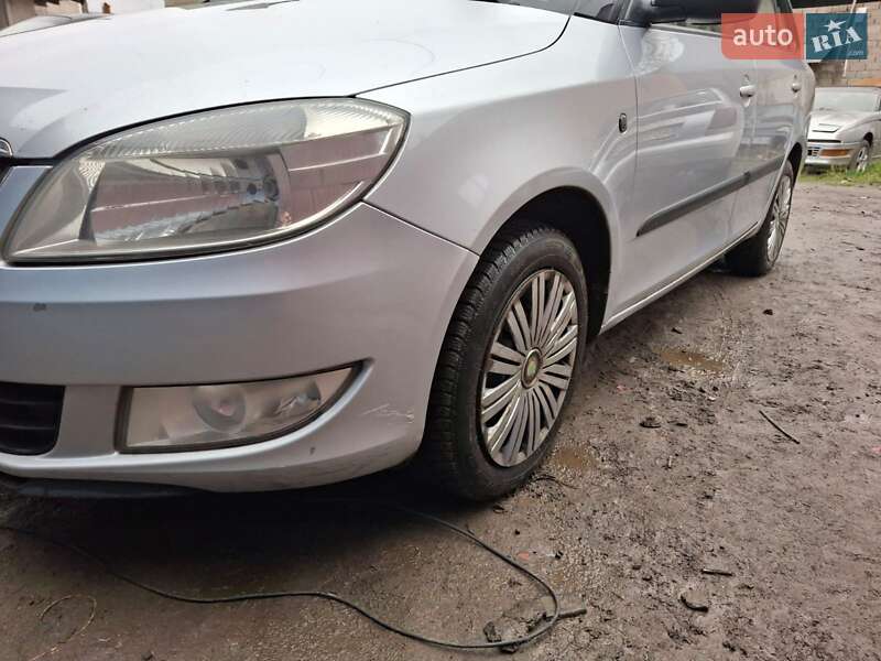 Універсал Skoda Fabia 2012 в Ужгороді