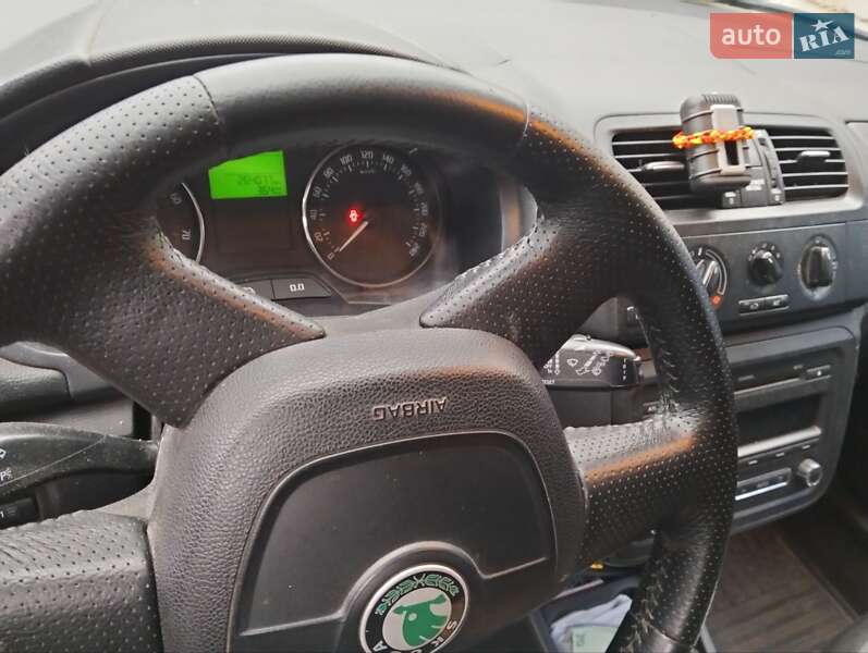 Хетчбек Skoda Fabia 2011 в Житомирі