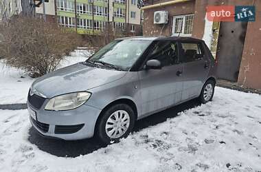 Хетчбек Skoda Fabia 2012 в Петропавлівській Борщагівці