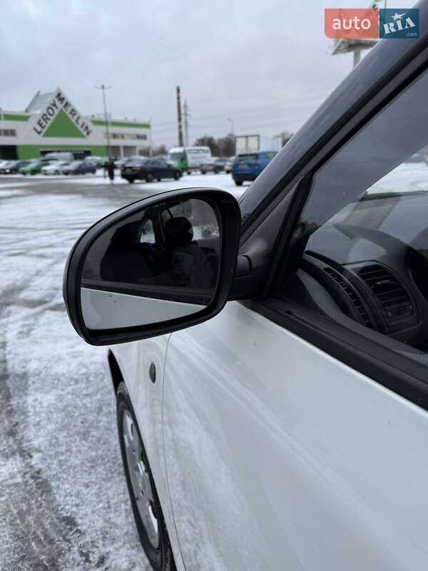 Хетчбек Skoda Fabia 2014 в Києві фото 8 Хетчбек Skoda Fabia 2014 в Києві