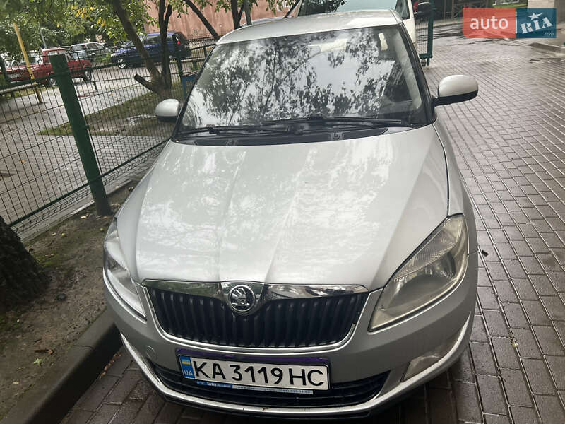 Хэтчбек Skoda Fabia 2013 в Луцке