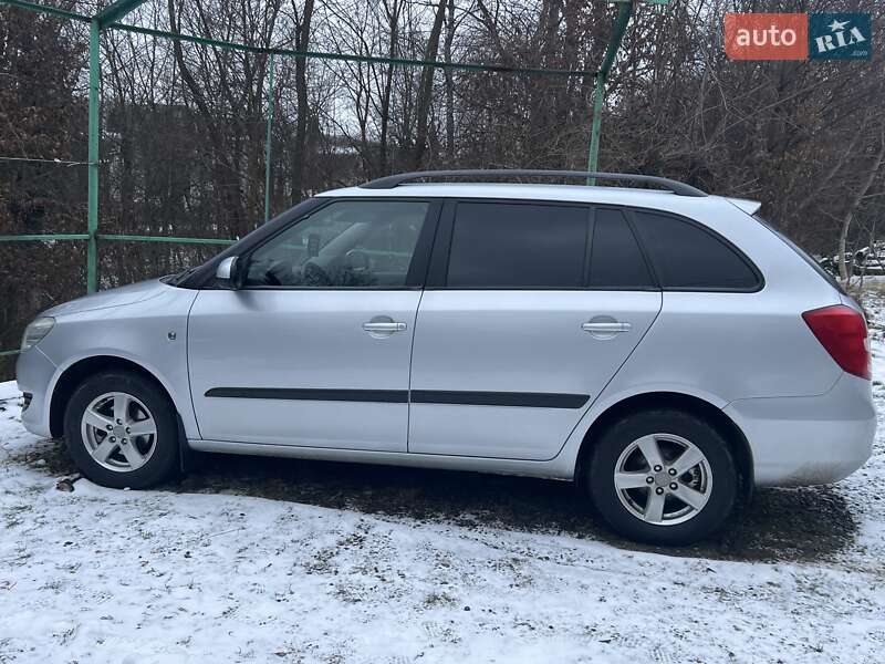 Универсал Skoda Fabia 2011 в Ужгороде