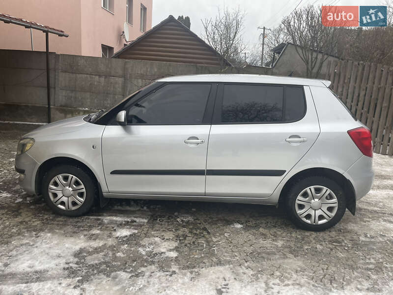 Хетчбек Skoda Fabia 2011 в Чернівцях