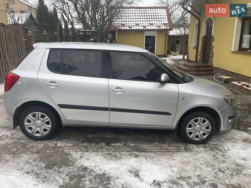 Хетчбек Skoda Fabia 2011 в Чернівцях