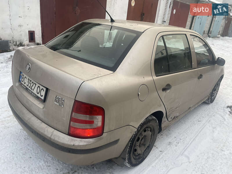 Седан Skoda Fabia 2004 в Львові