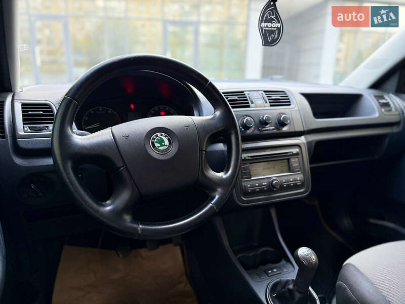 Хэтчбек Skoda Fabia 2009 в Днепре