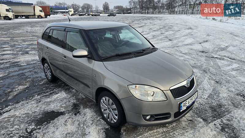 Універсал Skoda Fabia 2009 в Дніпрі