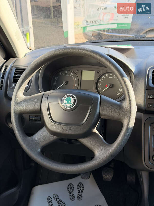 Хэтчбек Skoda Fabia 2011 в Кривом Роге