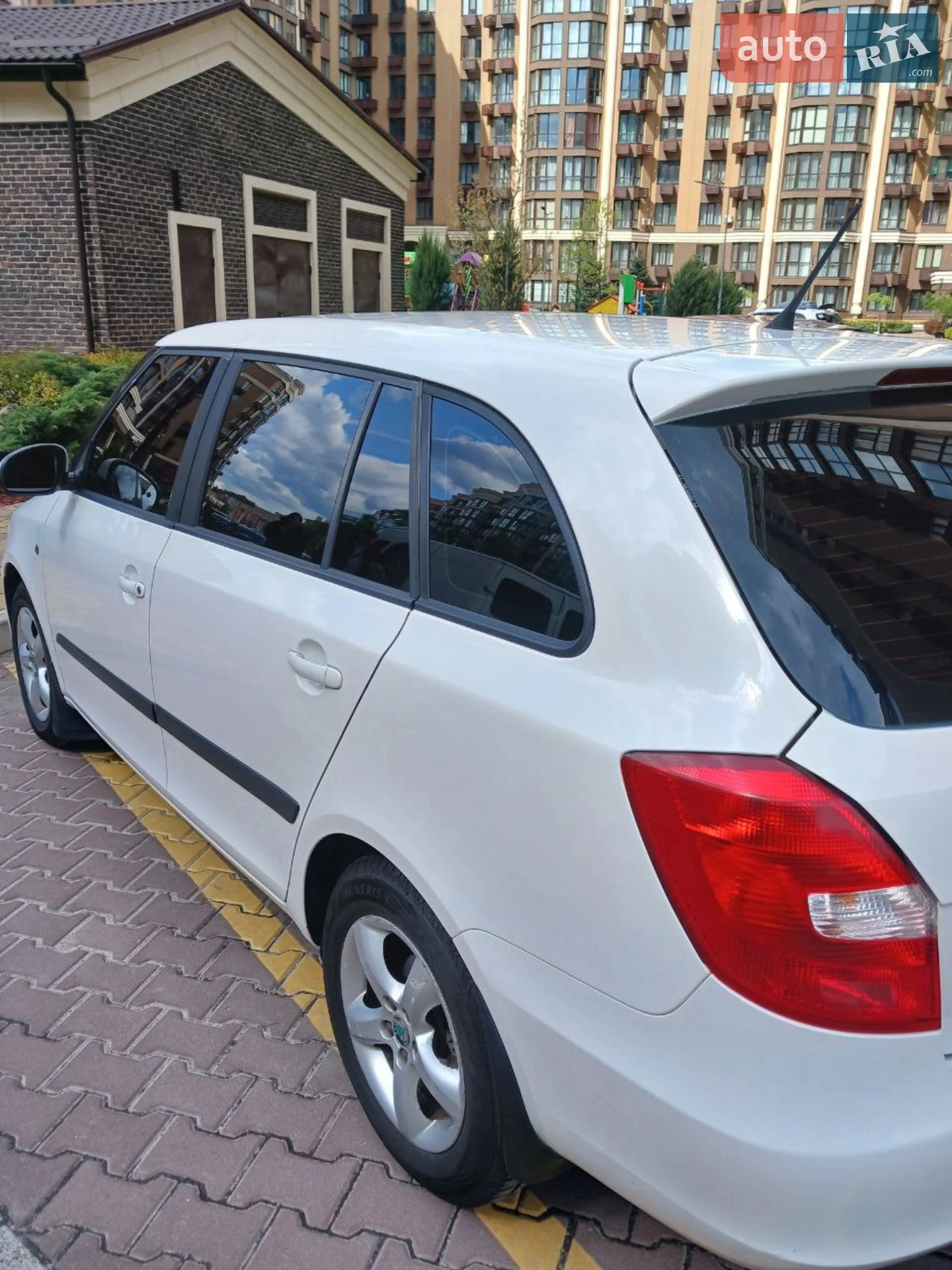 2012 Skoda Fabia - мініатюра 2