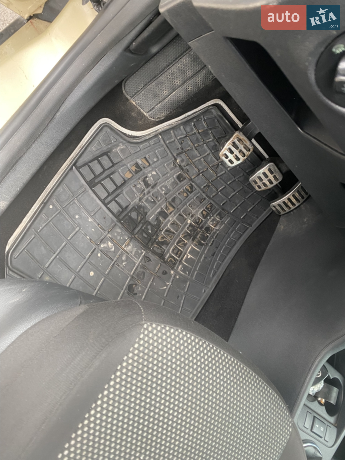 2010 Skoda Fabia - мініатюра 16