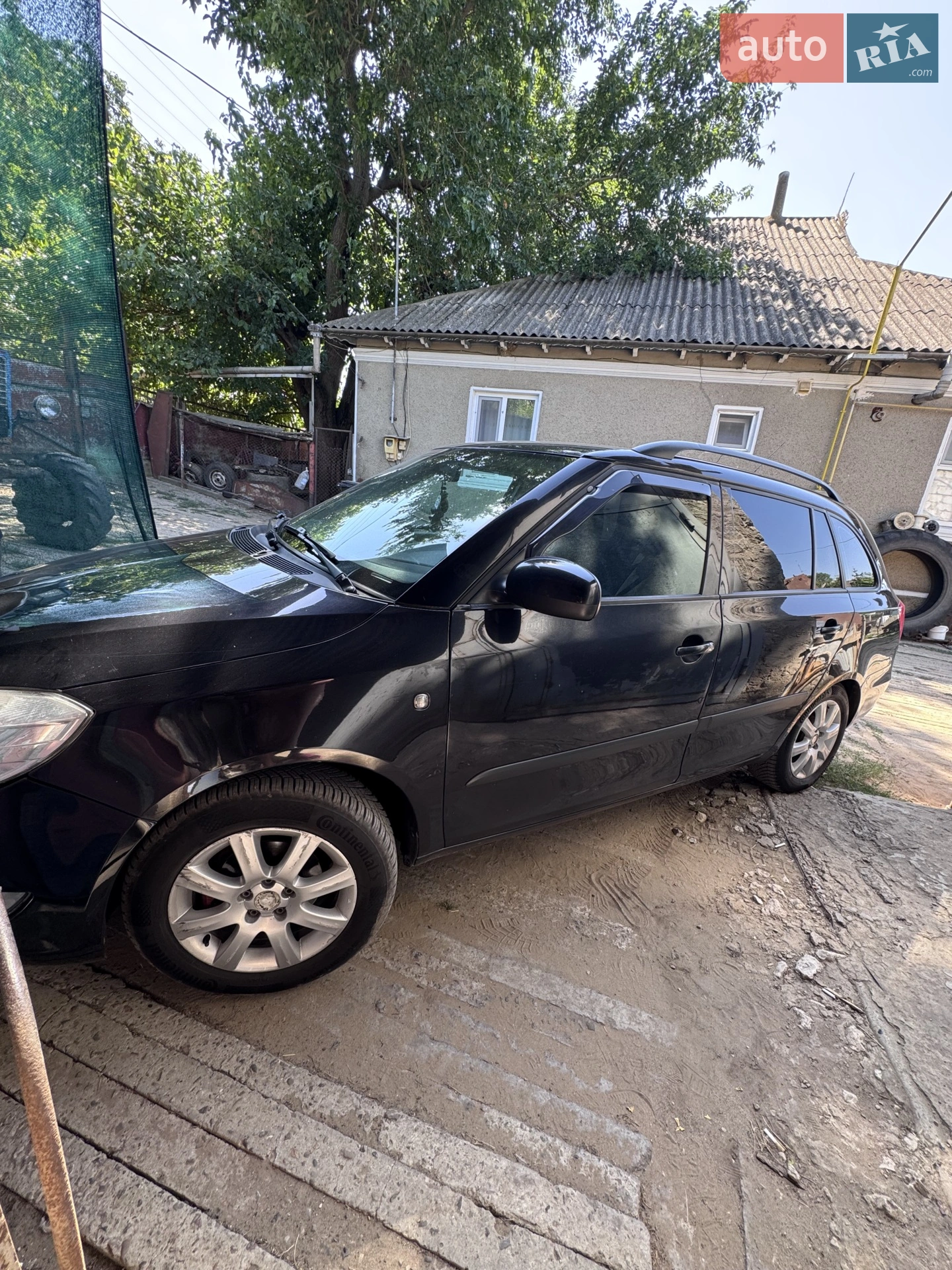 2011 Skoda Fabia - мініатюра 2