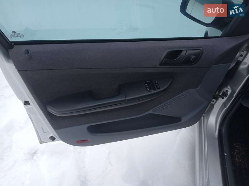 Универсал Skoda Fabia 2001 в Новом Роздоле