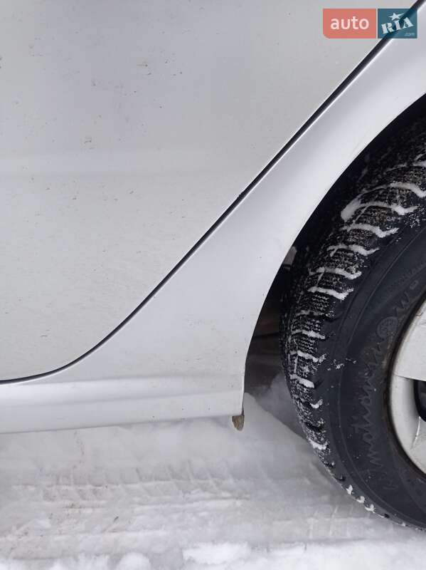 Универсал Skoda Fabia 2001 в Новом Роздоле