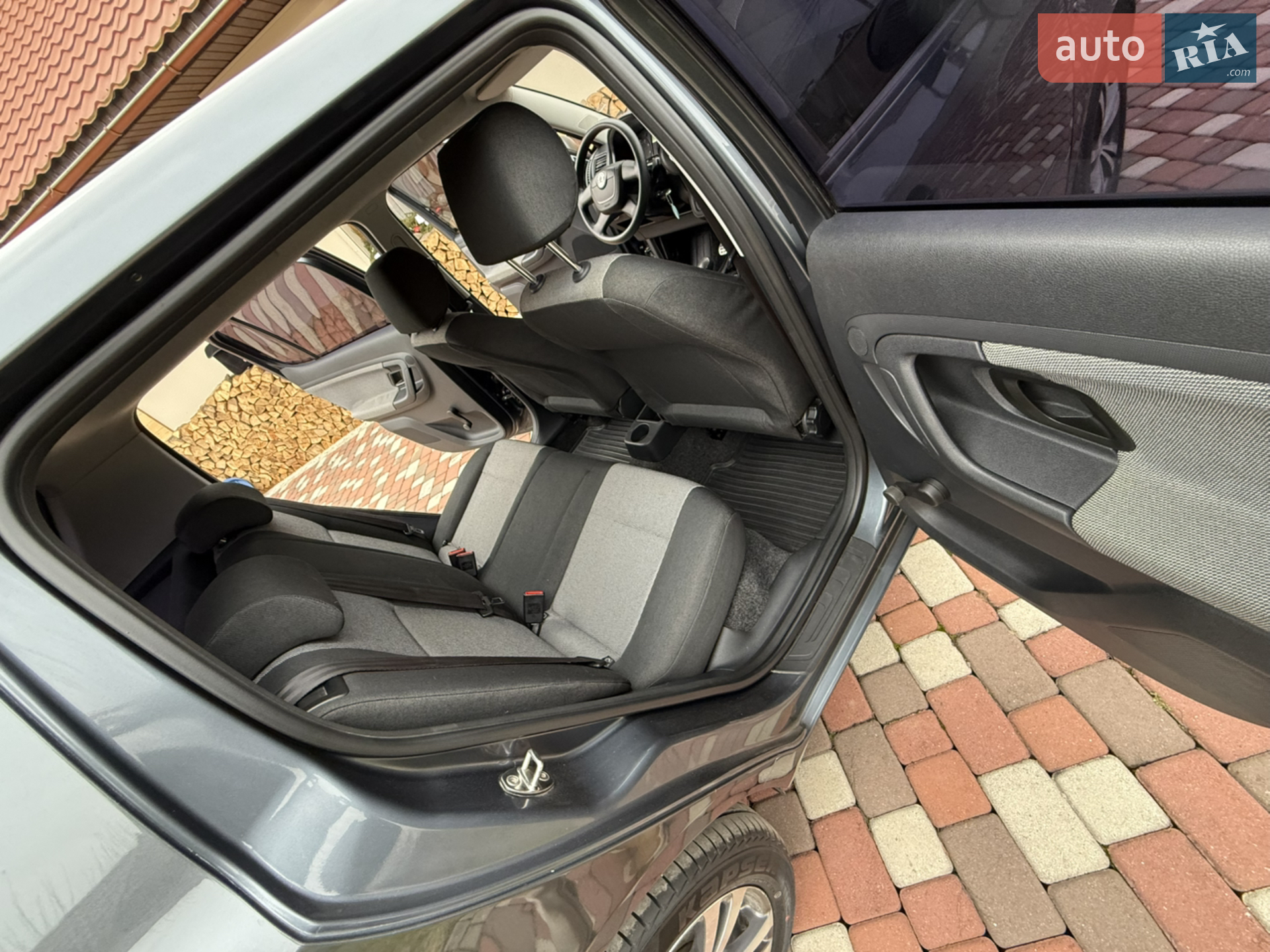 2010 Skoda Fabia - мініатюра 28