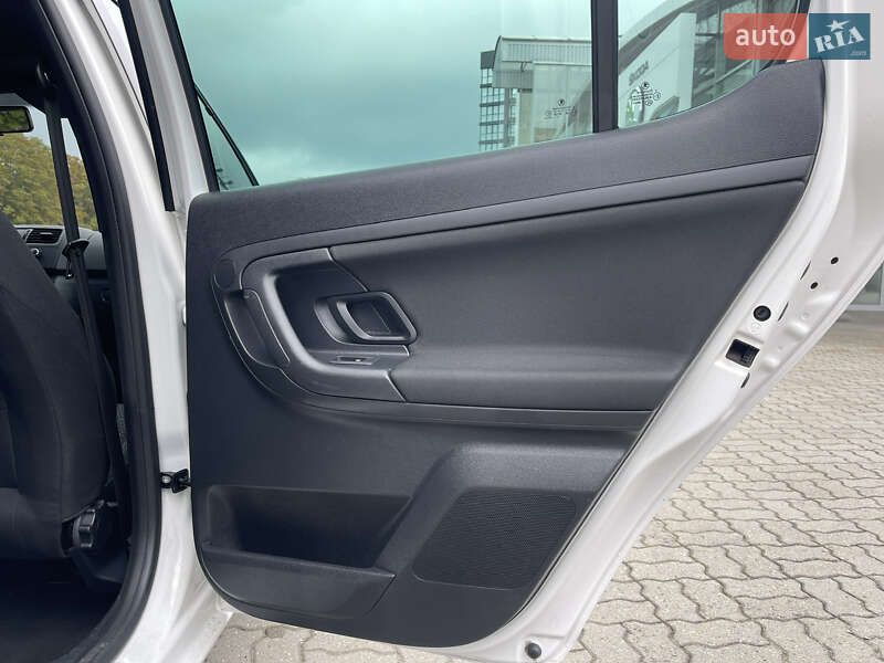 Хэтчбек Skoda Fabia 2012 в Луцке