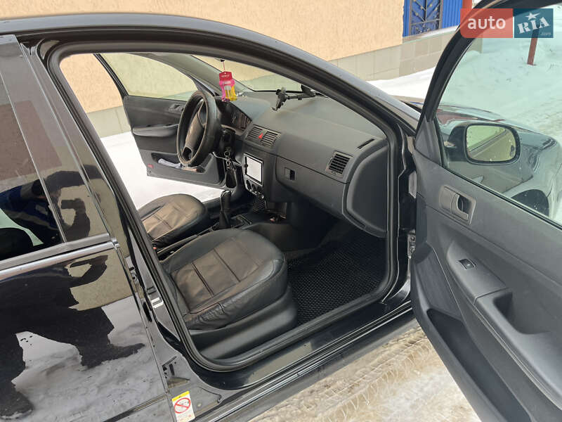 Хетчбек Skoda Fabia 2006 в Волочиську