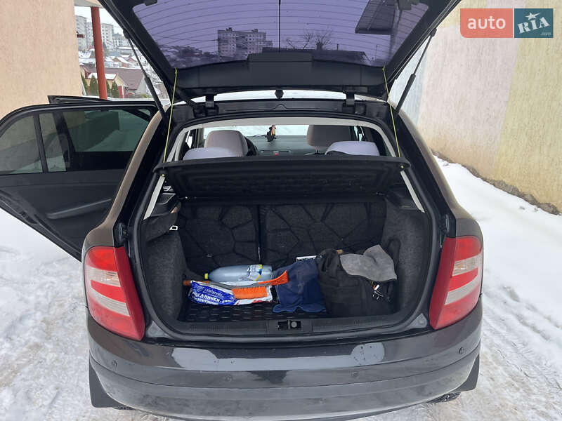 Хетчбек Skoda Fabia 2006 в Волочиську