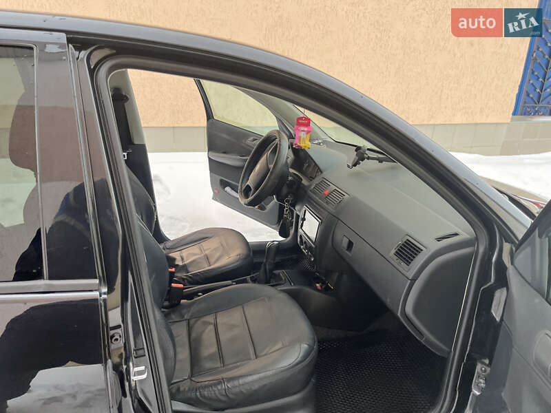 Хетчбек Skoda Fabia 2006 в Волочиську