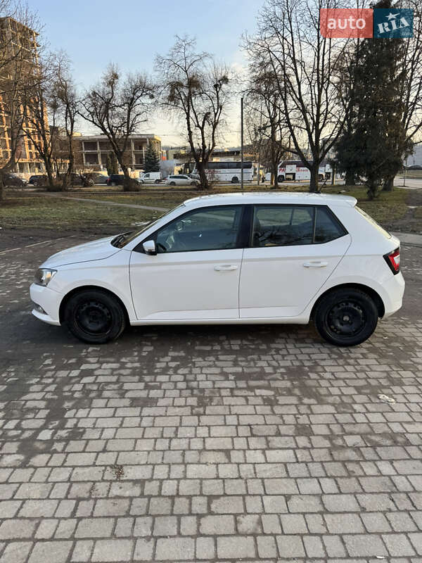 Хэтчбек Skoda Fabia 2016 в Львове